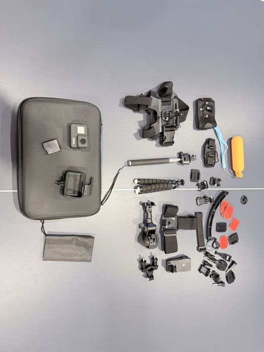 GoPro Hero 7 Black , 2 baterii, kit complet accesorii