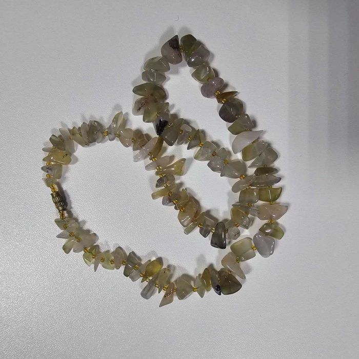 Бусы из натурального камня.