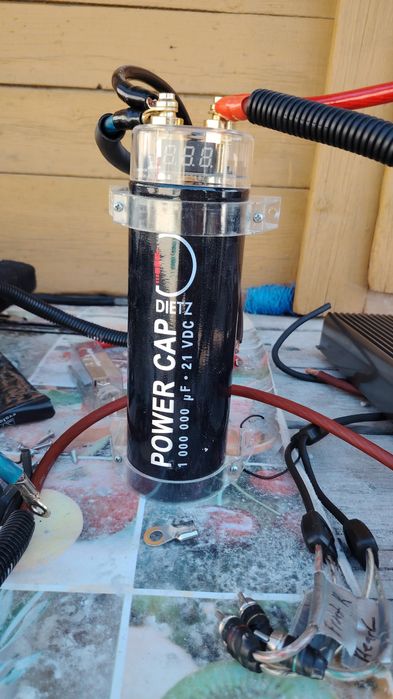 Vând subwoofer, amplificator și condesator