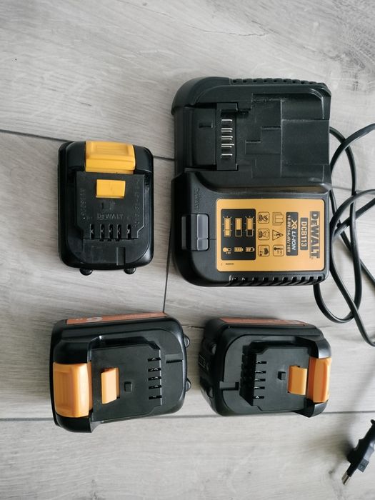 Încărcător dewalt și acumulatori 10,8-12 volți