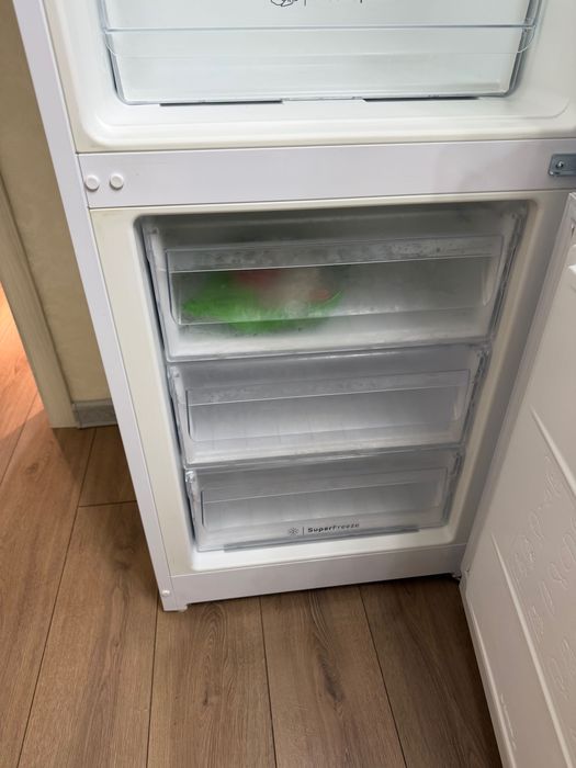 Продам холодильник б/у Indesit в хорошем состоянии