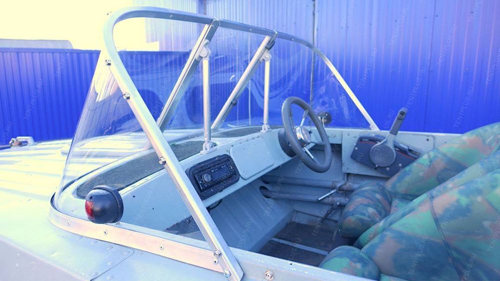 Лобовое стекло на Казанка 5 с калиткой.