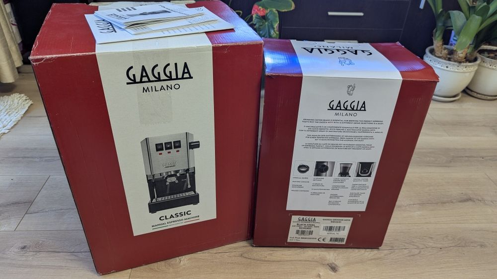 Кафемашина GAGGIA CLASSIC  + кафемелачка.