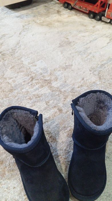 Продам детские угги