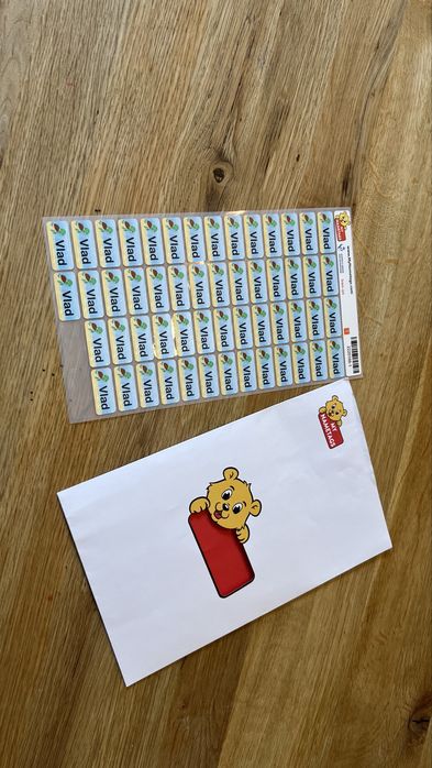 Nume personalizat VLAD imprimat pe etichete/haine gradinita