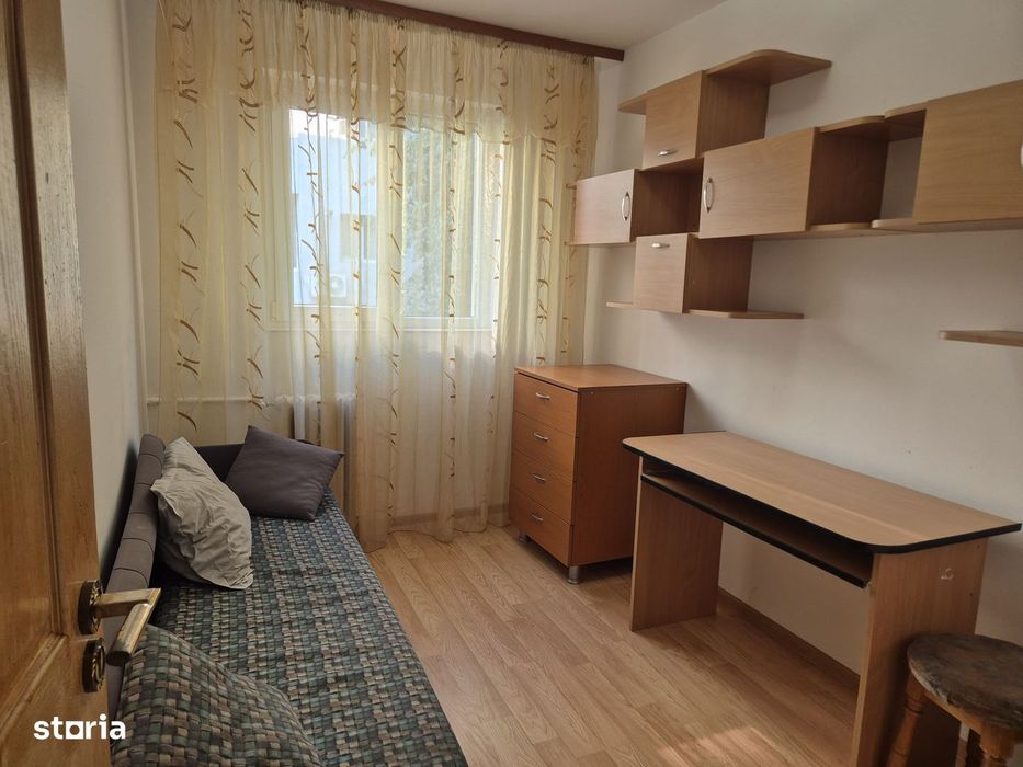 Apt 3 camere nedecomandat, zona Malu Rosu, et 1/4