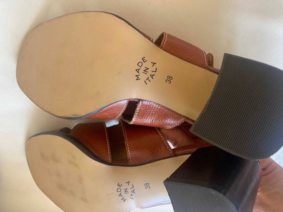 Продавам чисто нови италиански обувки естествена кожа 38 номер