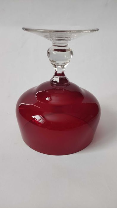 Две масивни чаши от рубинен кристал