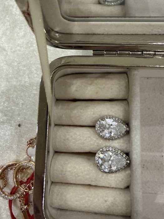 Серьги из серебра с крупным камнем