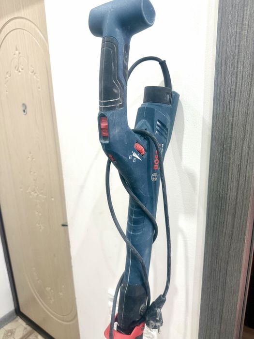 Шлифовальная машина Bosch Professional.