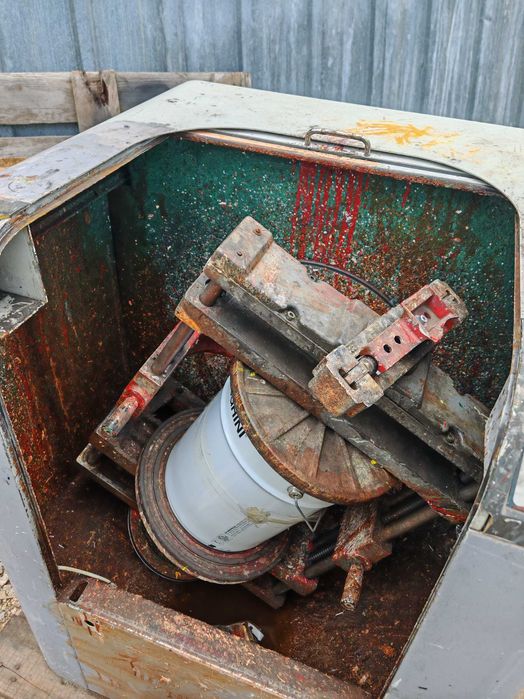 Миксери за тониране на боя.