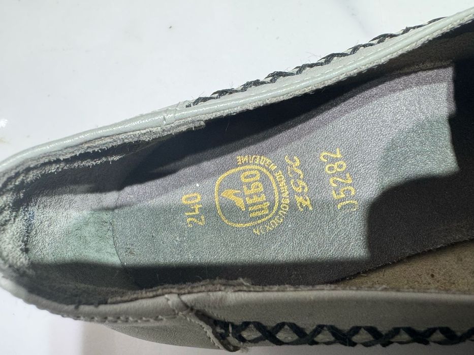 Продам  обувь.Стоит условная цена.