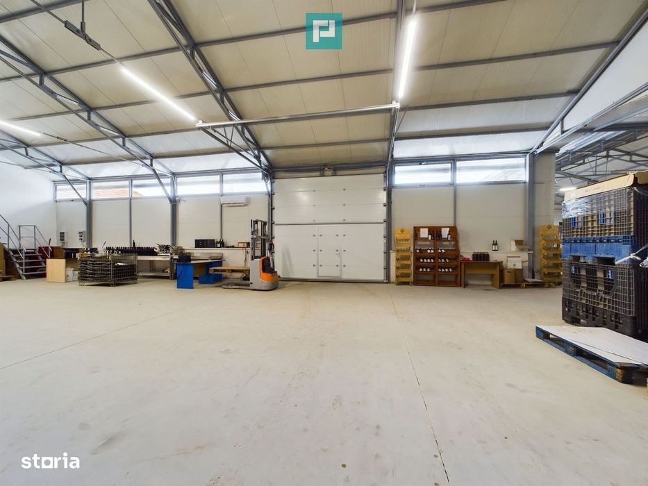 Hală de producție cu spații de birouri