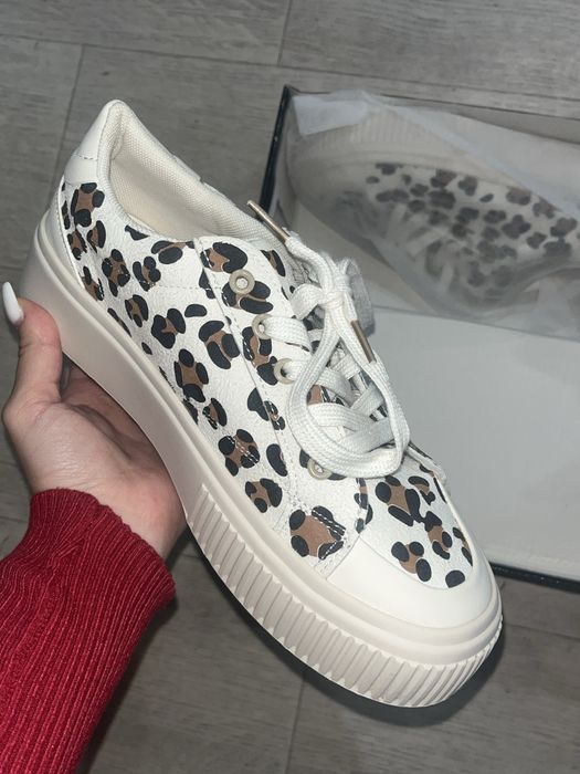 Новые кроссовки,к лету