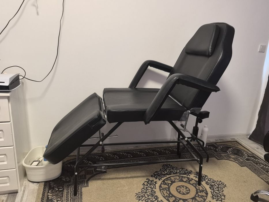 Продавам масажна кушетка подходяща и за педикюр