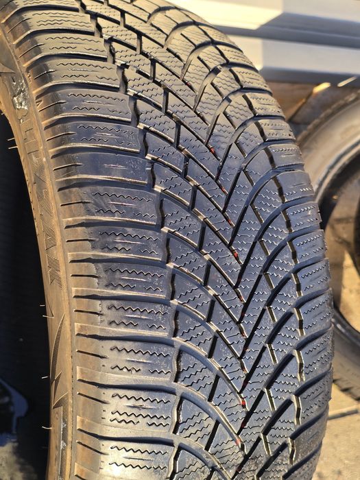 235 55 17  Bridgestone
