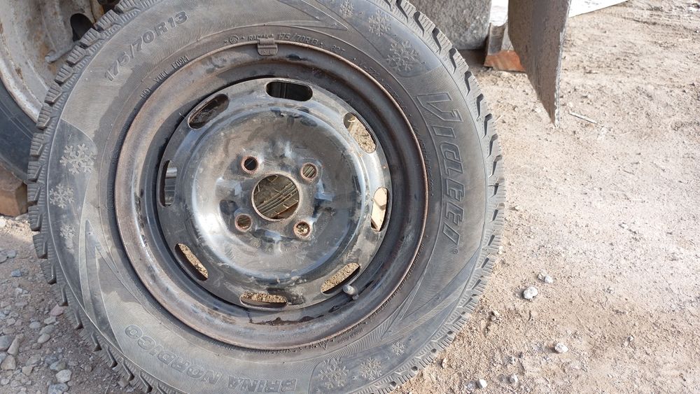 Продам зимние резини с дисками