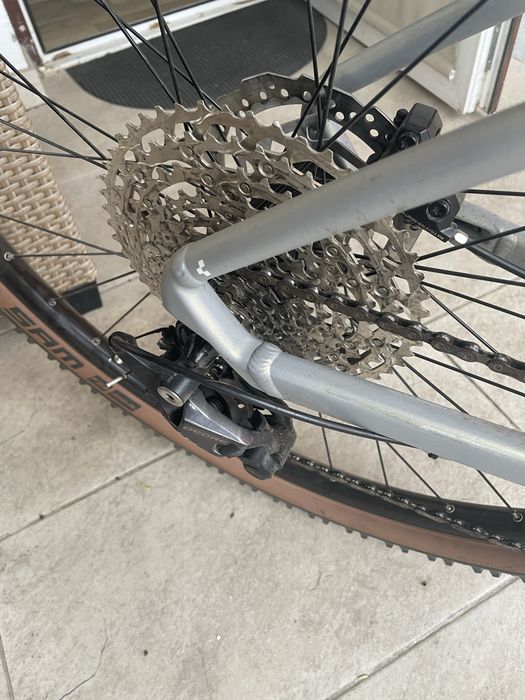 Bicicleta Cube attention 2025 custom
