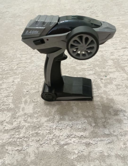 Продаю машинку на пульте управления