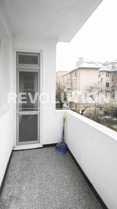 Дава се под наем Тристаен апартамент в София, Център - 115 кв.м за 700 € - Снимка #9