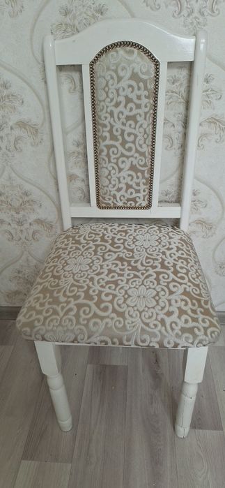 Продаю срочно стол со стульми