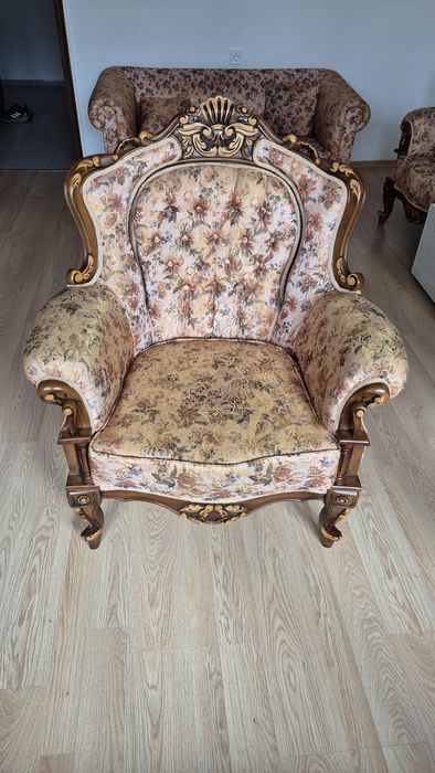 Канапе и две кресла