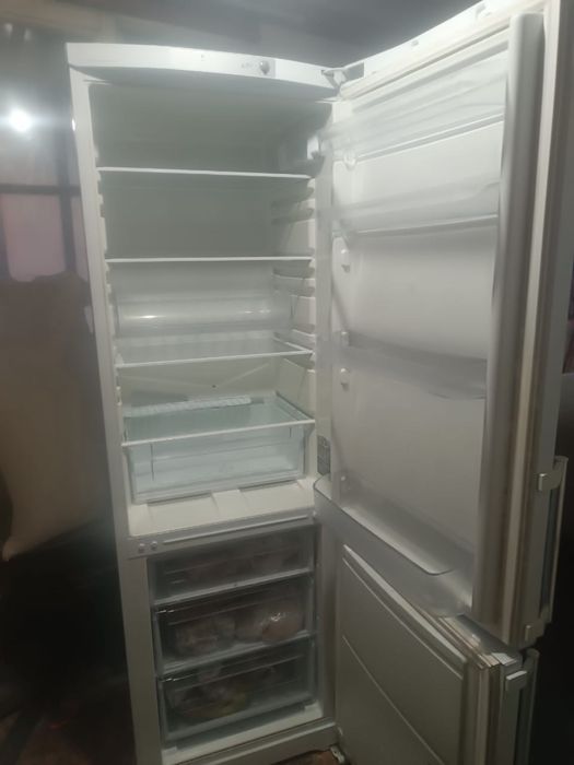 Холодильник двухкамерный б/у