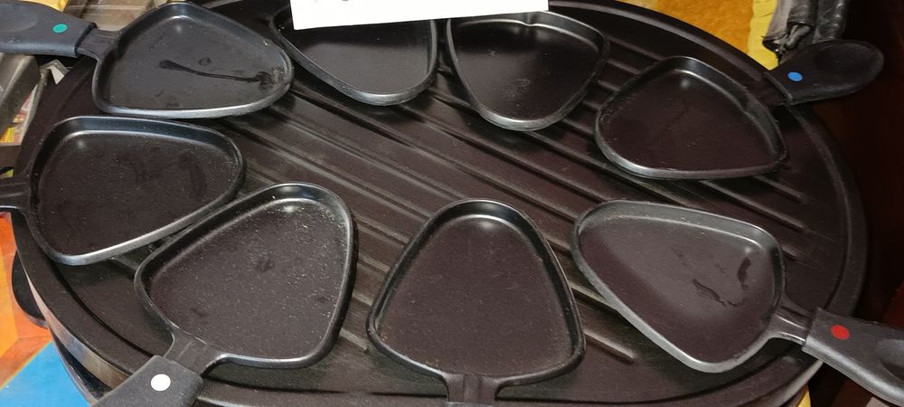 Gril electric cu tăvițe,  nou nouț este de Firma.