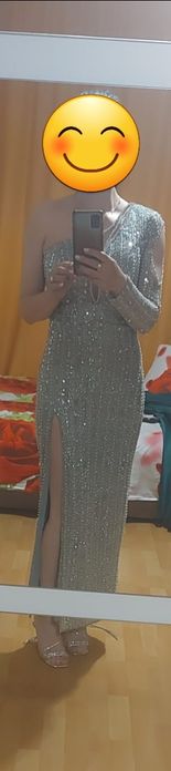 Rochie eleganta,cu trena care este  detașabilă