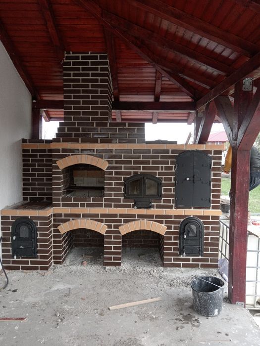 Grătar de grădină din cărămidă aparentă