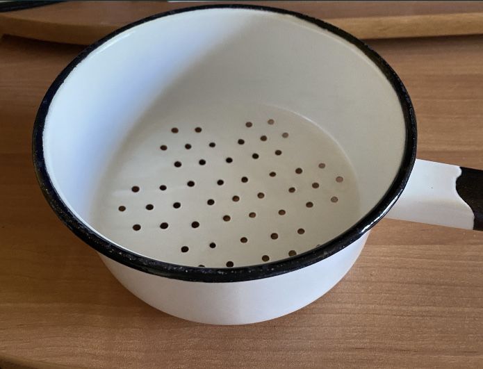 Вазы, креманки, скатерть