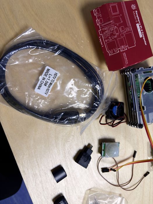 Raspberry Pi 4 8GB + корпус, кулер, датчик движения, SD 32GB