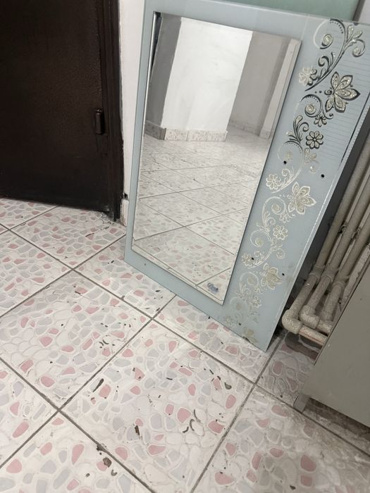 Зеркало продается