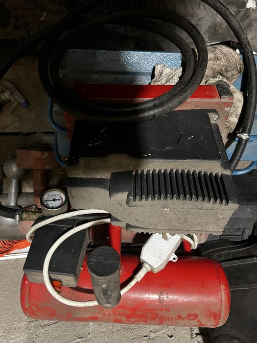 Продам,компрессор,на 220v