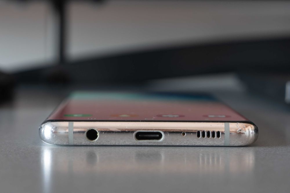 Телефон Samsung Galaxy S10