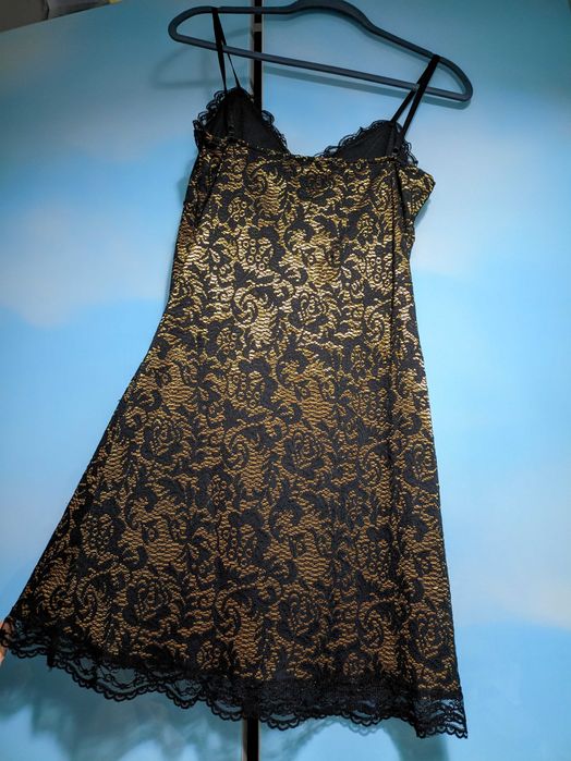 Rochie de ocazie purtata o data, culoare negru-auriu
