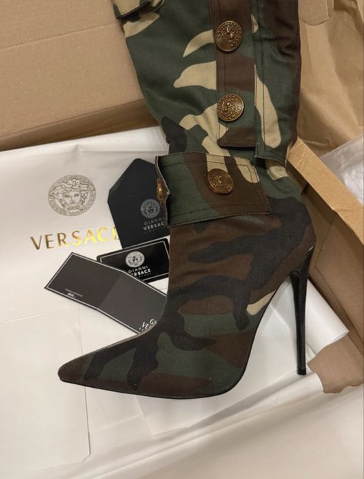Tocuri camuflaj Versace