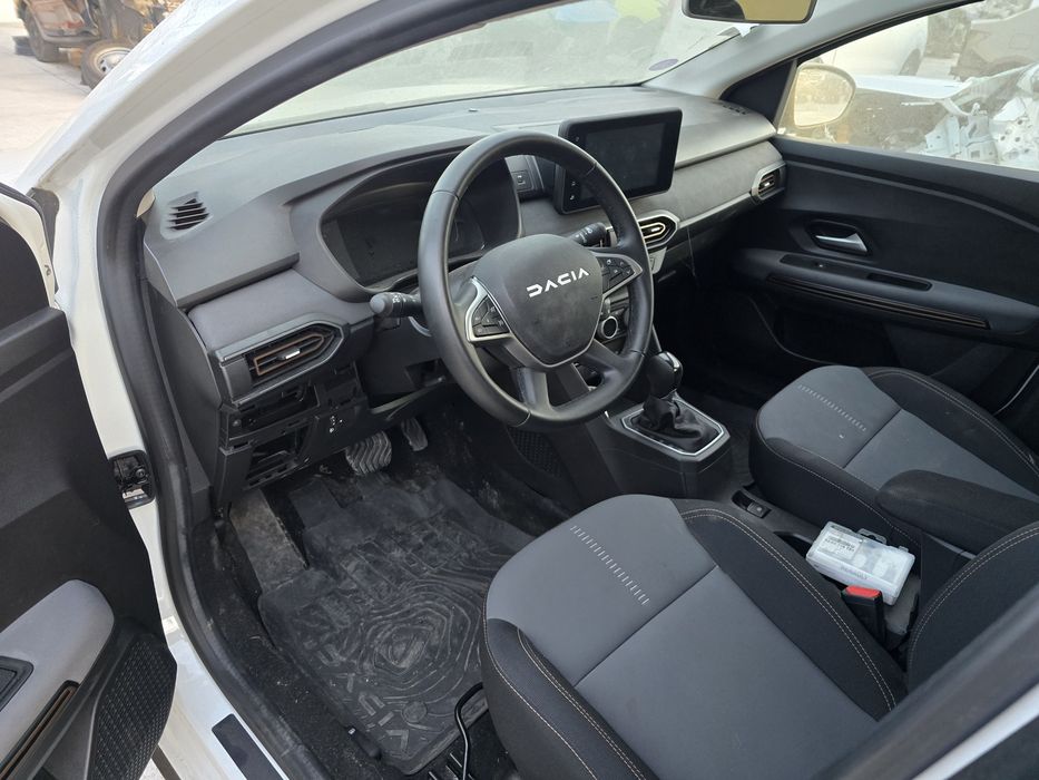 Dacia Jogger 1.6 Hibrid 7 locuri 2024  extreme Automata  28 mii km Avariat