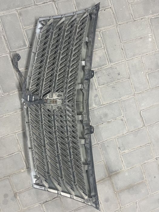 Продам решетку радиатора Альфард