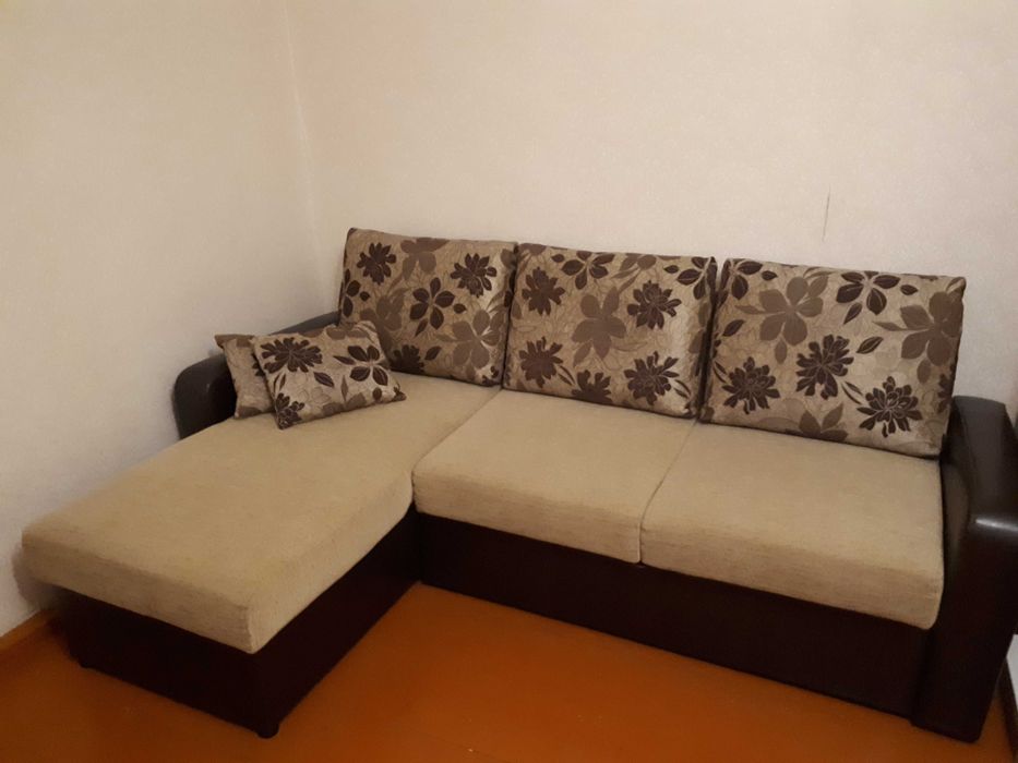 Диван угловой в восточном стиле