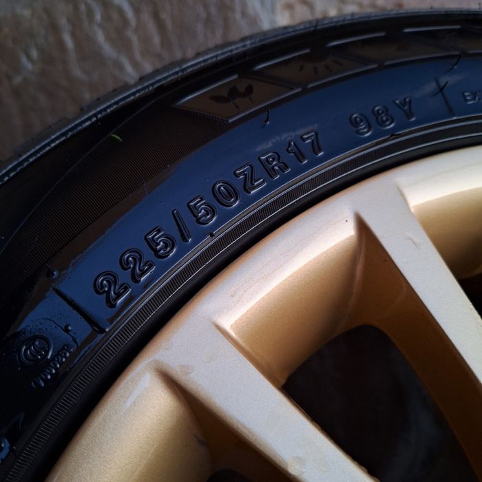 Продавам всесезонни гуми с джанти Ронал