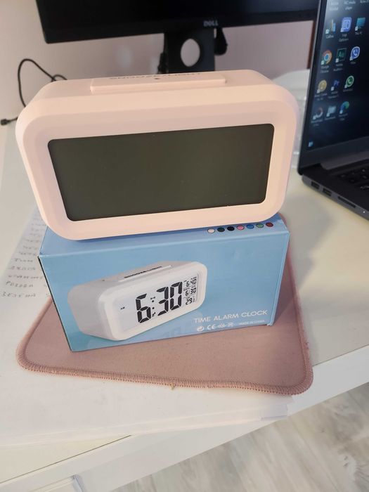 Електронен настолен часовник