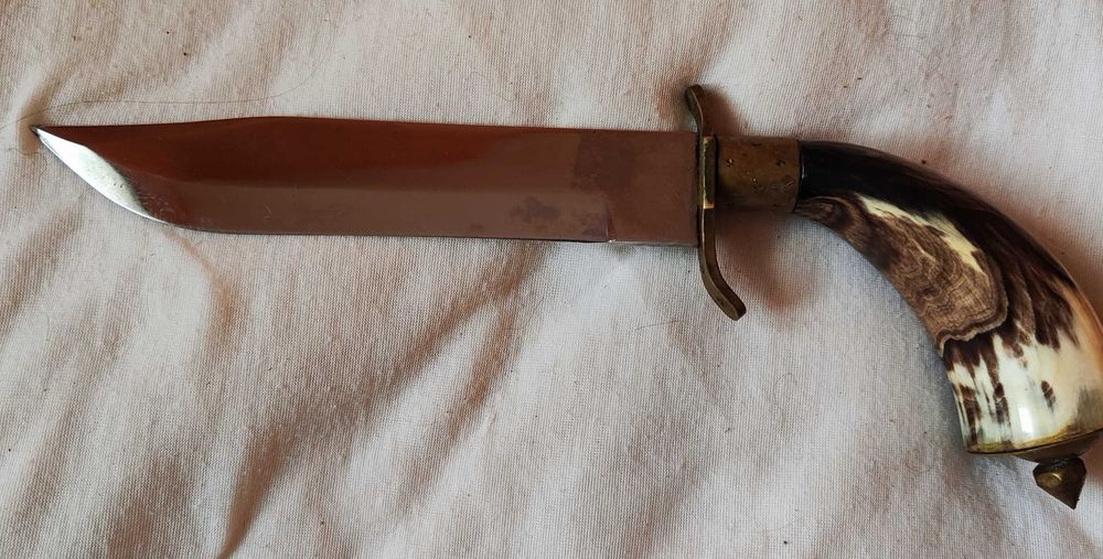 Колекция от автентични ловджийски ножове