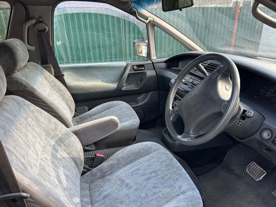 Toyota Estima Lucida