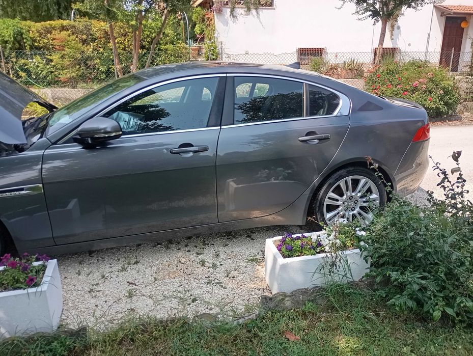 Vînd autoturism folosit