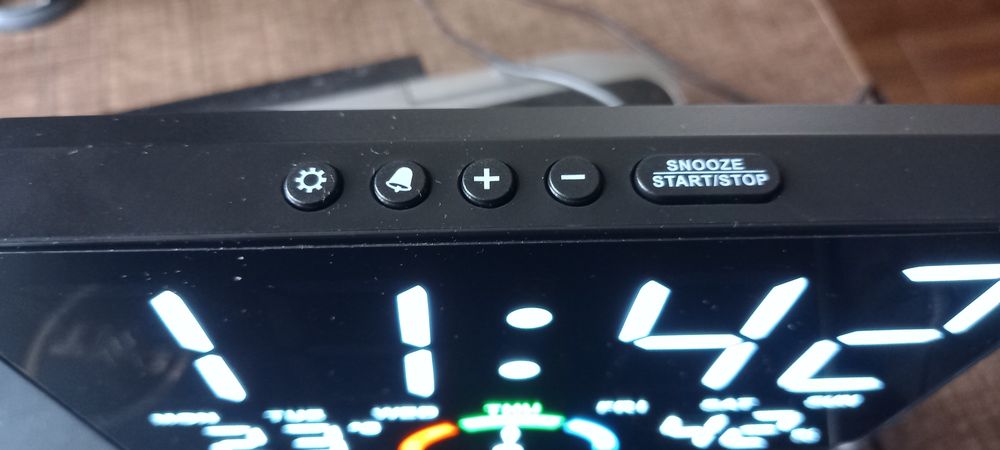 Ceas led. Ora, temperatura, data, alarma, umiditate. 16x10 cm. Nou!