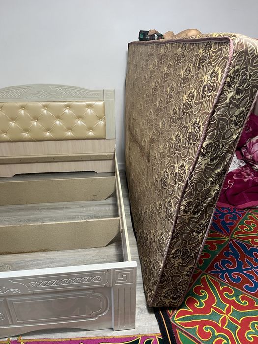 Төсек матраспен сатылады