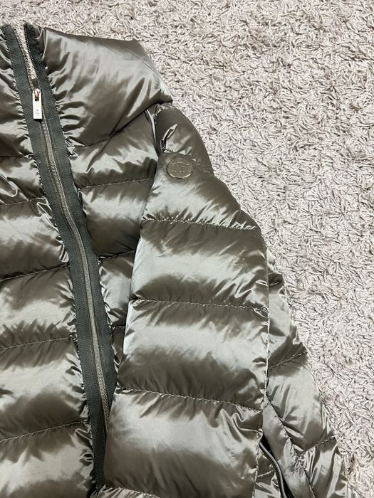 Продам куртки (р.42)Guess