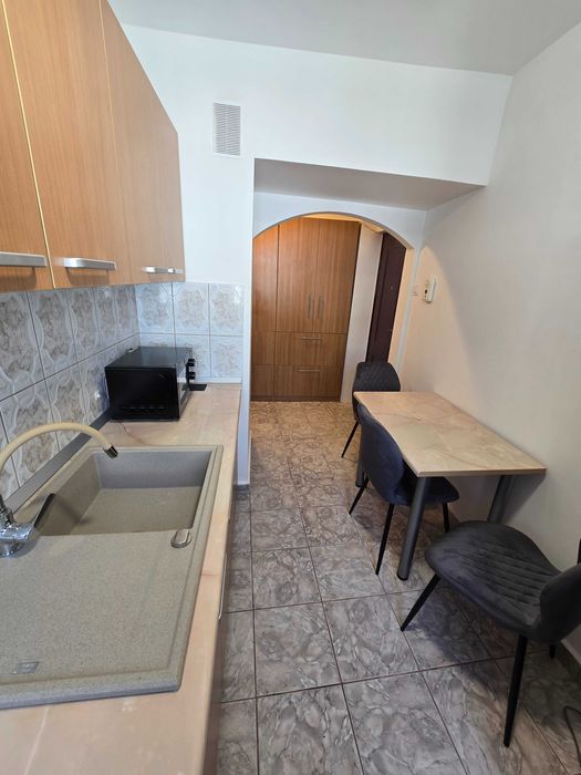 Câmpina - Ap. 2 cam - Et. 3 - mobilat - 350 Euro/Luna