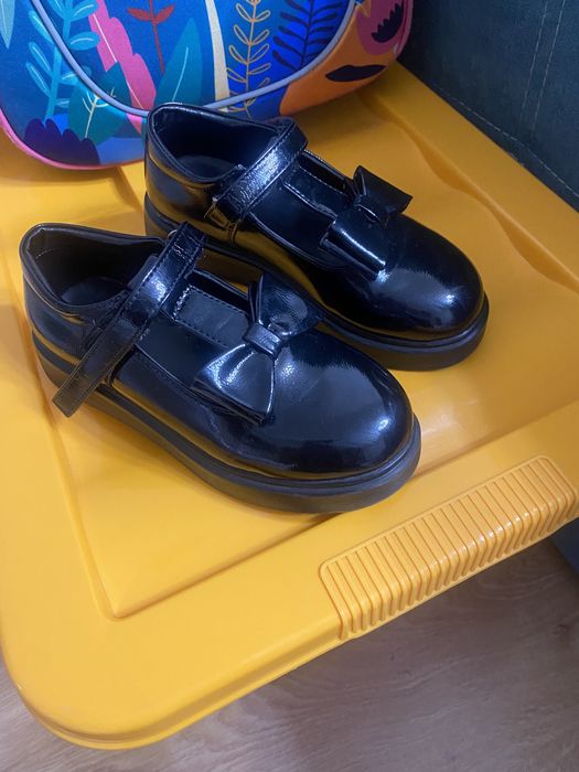Продам туфли школьные
